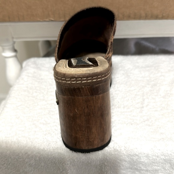 Riverstone size 8 Animal print slip on clogs. - Picture 4 of 11